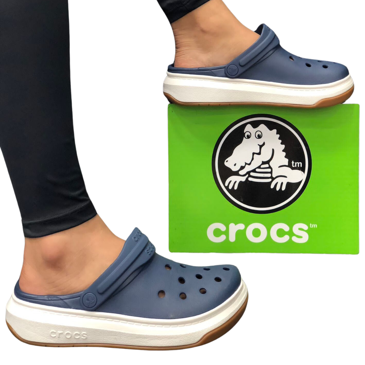 Comprar Crocs Full Force Mujeres: Encuentra las Perfectas para Ti. ¿Estás buscando comprar Crocs Full Force Mujeres? En Onlineshoppingcenterg encontrarás las mejores opciones para adquirir este calzado único que combina comodidad, estilo y versatilidad. En este artículo, te ayudaremos a resolver todas tus dudas sobre las Crocs Full Force, desde sus características hasta cómo elegir el par ideal para ti.  ¿Por qué elegir Crocs Full Force para mujeres? Las Crocs Full Force son ideales para quienes buscan un calzado cómodo, moderno y duradero. Están diseñadas para ofrecer soporte durante largas jornadas, ya sea en el trabajo, en casa o en actividades al aire libre. Estas Crocs destacan por su estilo robusto, plantillas cómodas y colores versátiles.  Características principales de las Crocs Full Force Comodidad excepcional: Cuentan con plantillas moldeadas que se ajustan al pie, garantizando soporte durante todo el día. Material ligero y duradero: Hechas con Croslite™, un material resistente y fácil de limpiar. Estilo único: Su diseño moderno combina bien con outfits casuales y deportivos. Opciones de colores variados: Puedes elegir entre Crocs Full Force blancas, rojas, rosadas y más. En Onlineshoppingcenterg, tienes una amplia selección para comprar Crocs Full Force Mujeres en los colores y tallas que buscas.  Los colores más populares de Crocs Full Force para mujeres Crocs Full Force blancas Las Crocs Full Force blancas son perfectas para quienes prefieren un estilo limpio y minimalista. Son fáciles de combinar con cualquier atuendo y se adaptan bien a climas cálidos.  Crocs Full Force rojas Si buscas un calzado que destaque, las Crocs Full Force rojas son la opción ideal. Este color vibrante aporta energía y personalidad a cualquier look.  Crocs Full Force rosadas El rosa nunca pasa de moda, y las Crocs Full Force rosadas son la elección perfecta para quienes quieren un toque femenino y moderno en su calzado.